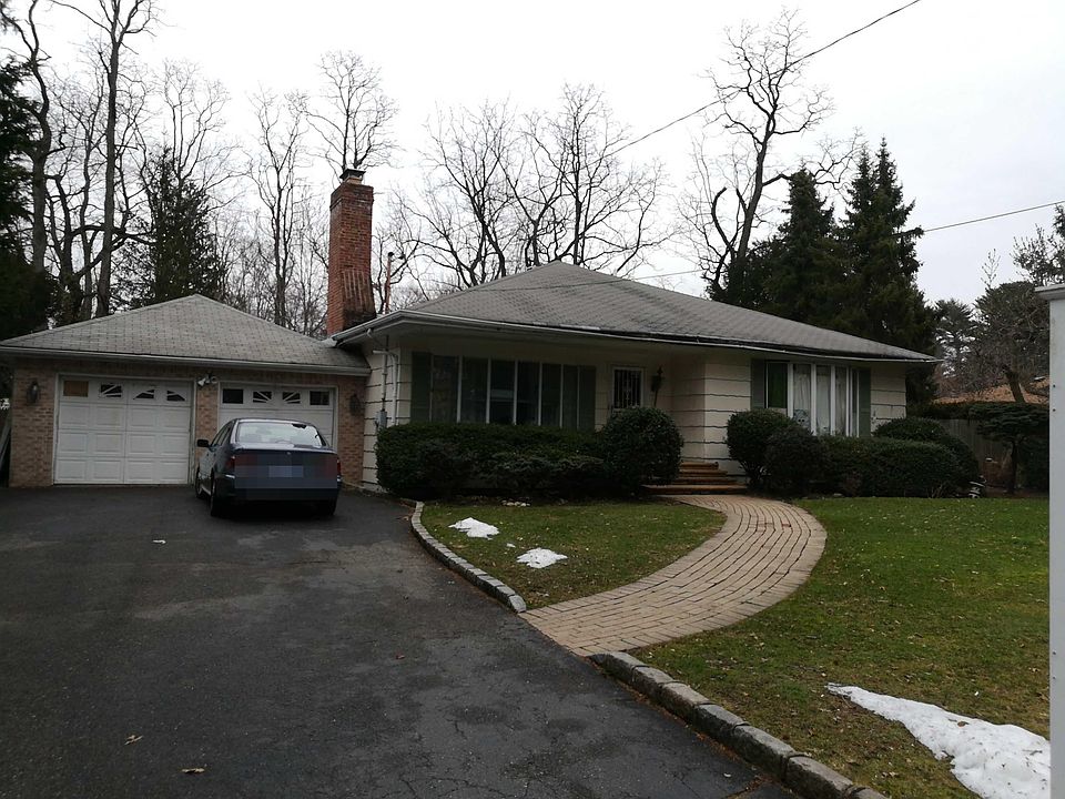 35 Duck Pond Rd, Glen Cove, NY 11542