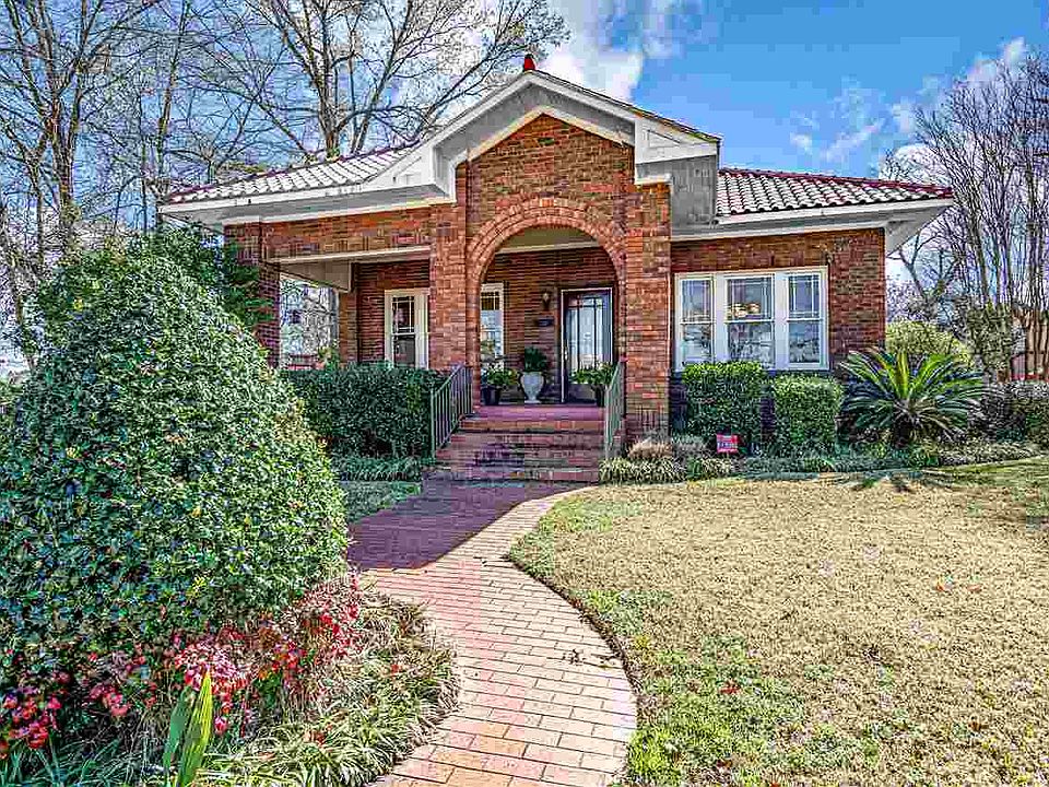 320 E Main St, Henderson, TX 75652 MLS 20201045