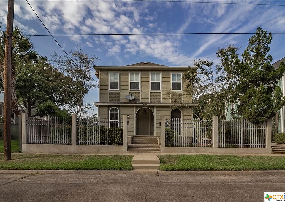 704 W Commercial St Victoria Tx 77901
