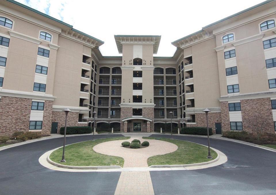 100 Bridgewater Pointe Pl, Moneta, VA 24121 | MLS #317432 ...