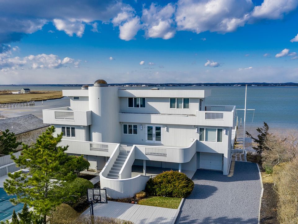 520 Dune Rd, Westhampton Beach, NY 11978