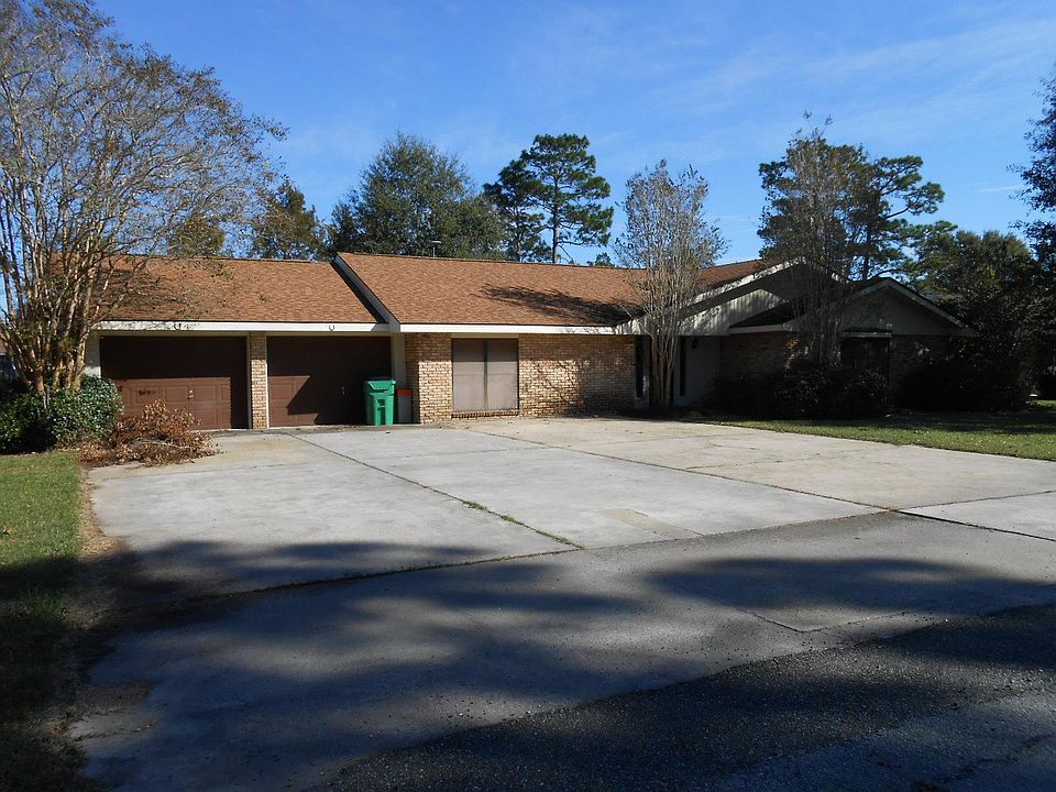 665 Moss Bluff Dr, Lake Charles, LA 70611