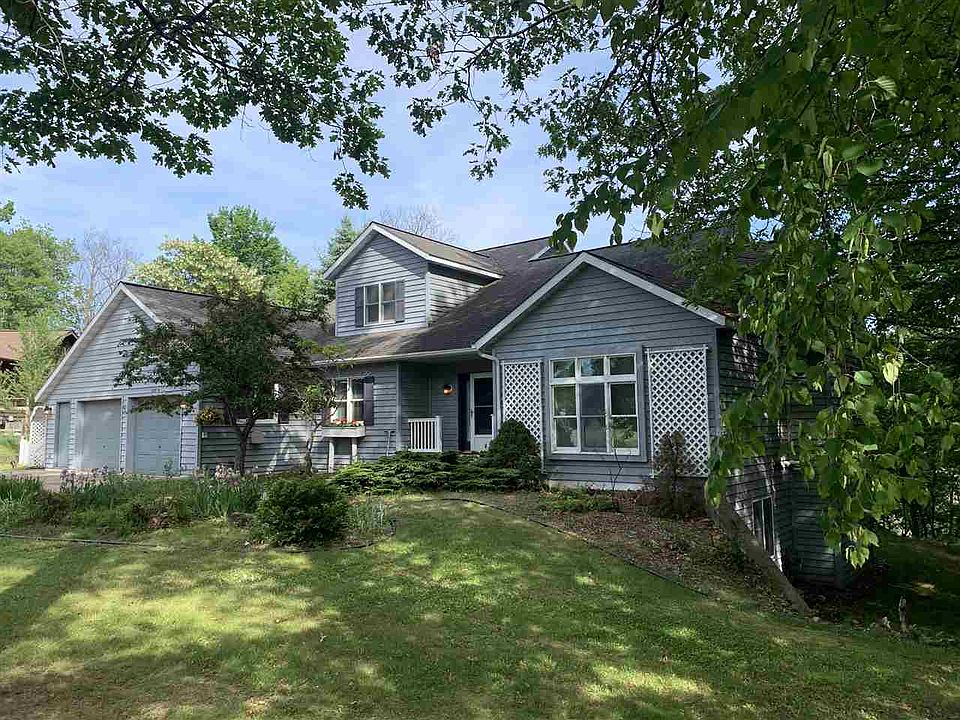1025 N Evergreen Dr Iron Mountain Mi 49801 Mls 1115641 Zillow