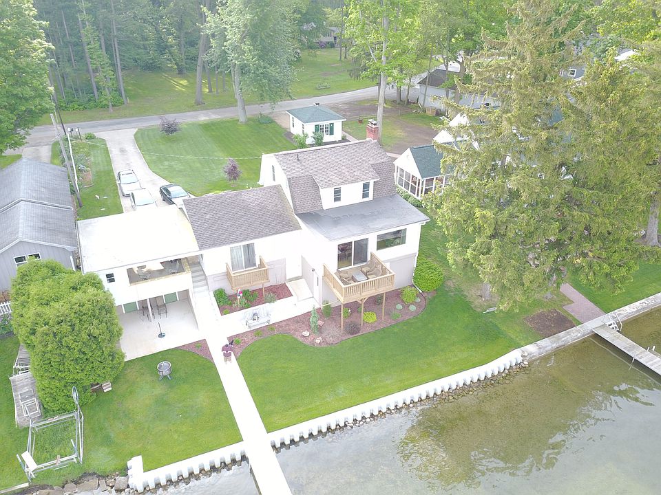 55450 N Fisher Lake Rd, Three Rivers, MI 49093