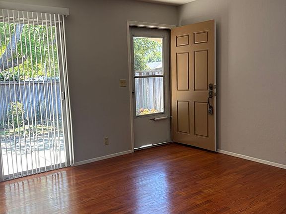 5th image of 4139-4141 Olga Dr