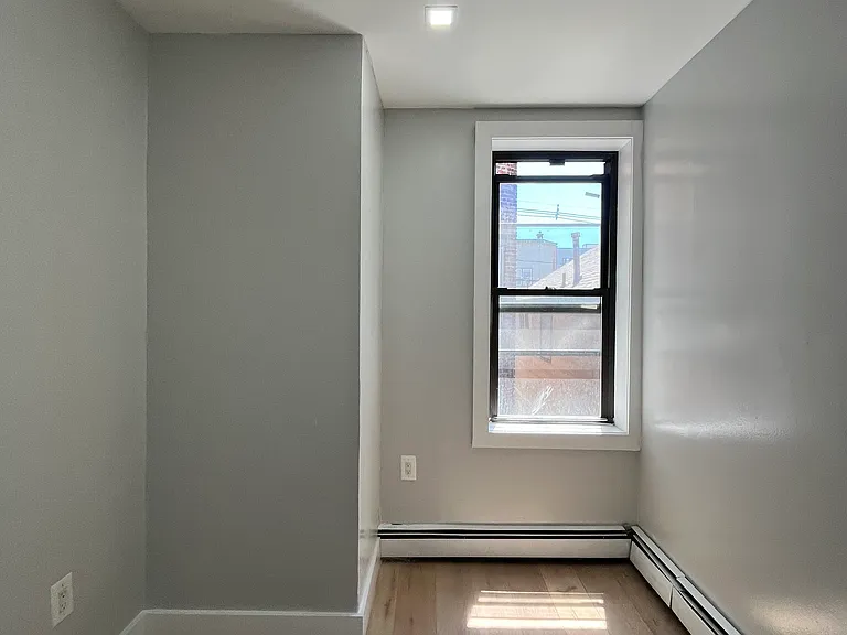 325 Avenue E — Photo 6