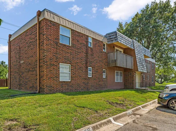 5468 SW 12th Ter APT 2, Topeka, KS 66604