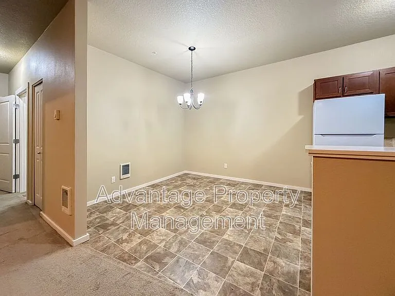 523 Catron St N #5 — Photo 52