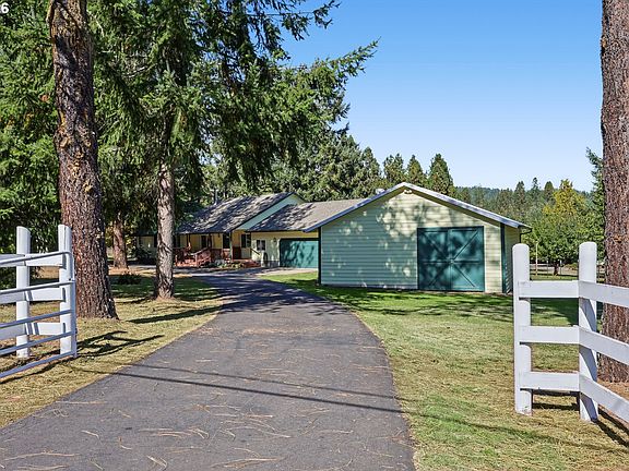2nd image of 32190 Lynx Hollow Rd