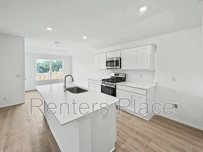 7209 S Maple Ave — Photo 2