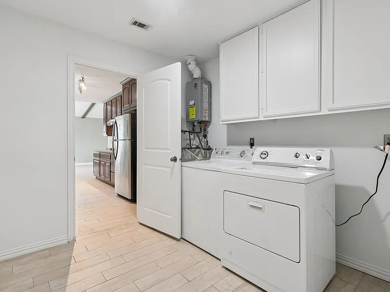 3919 Galway Ln — Photo 13