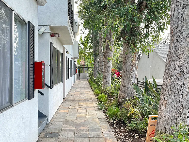 Chateau Studio Village Apartments — Photo 4
