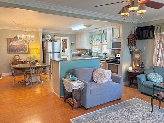 4th image of 829 N Perkins Rd