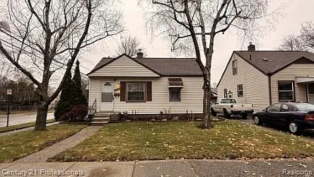 1403 E Maxlow Ave photo 1