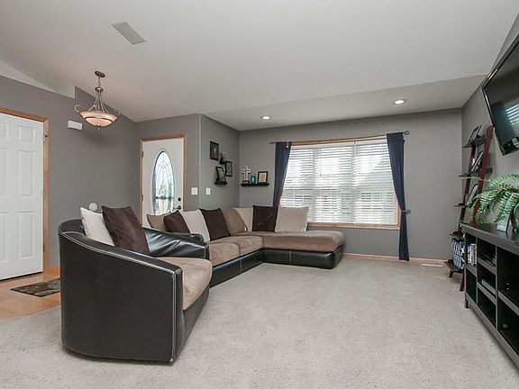3rd image of 120 Pleasant Creek Dr