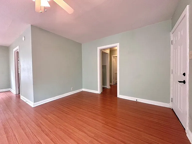 914 E 39th St #1 — Photo 18