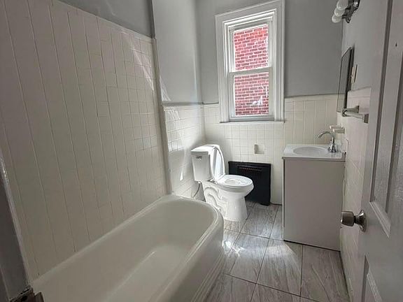 3rd image of 351 Wainwright St #2