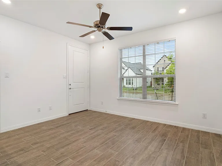 1808 Roadrunner Dr — Photo 10