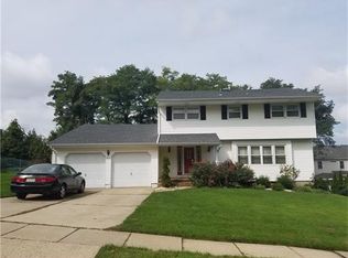 7 Stradford Rd, Parlin, NJ 08859