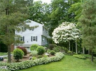 84 Riverside Dr, Ridgefield, CT 06877