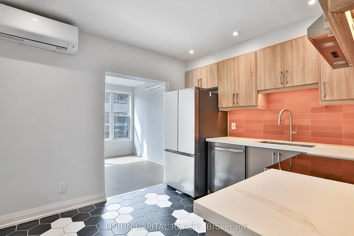 Building Photo - 612 Gerrard St E #1