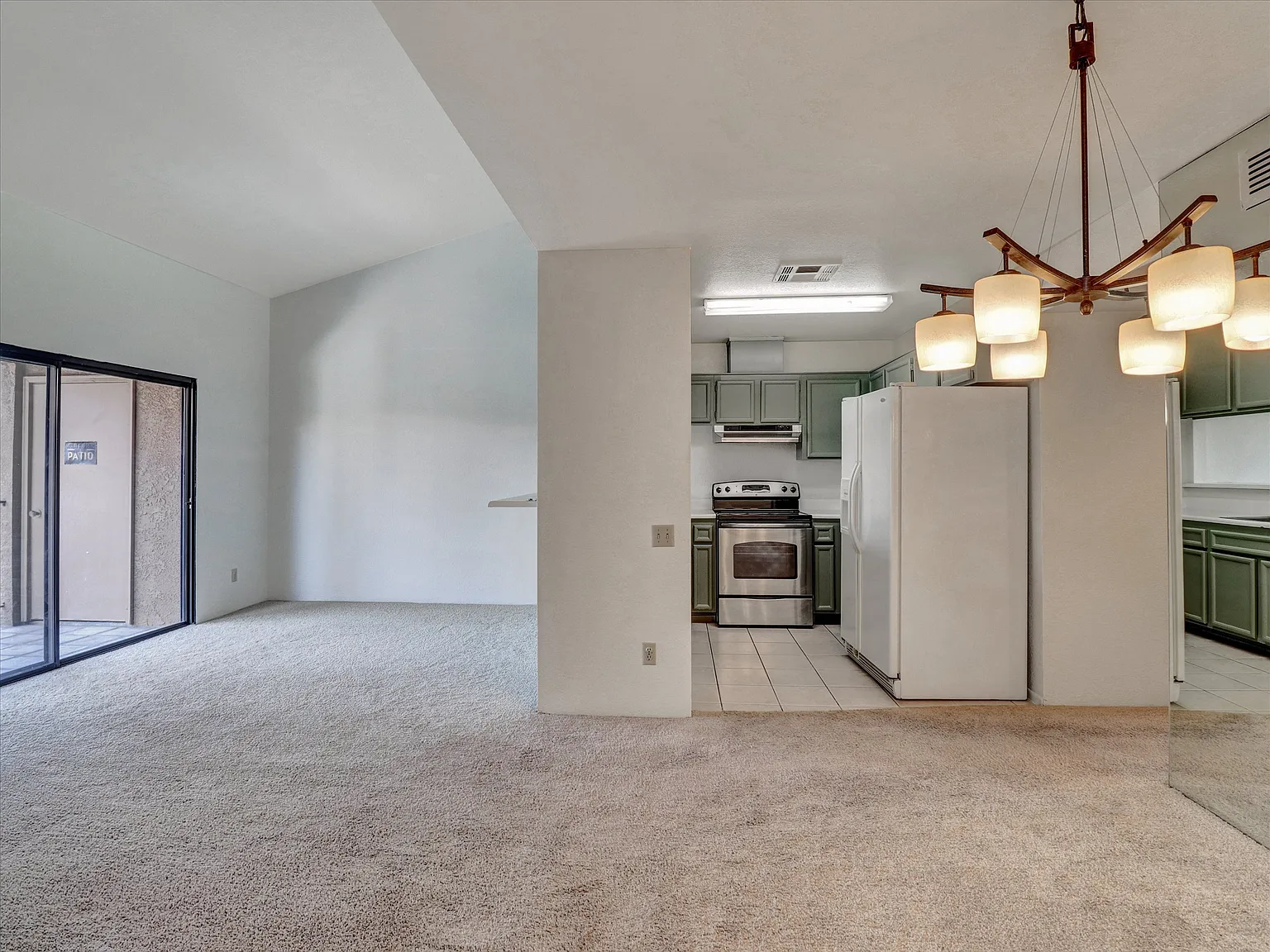 2 bed, 902 sqft, $1,850 — Photo 2