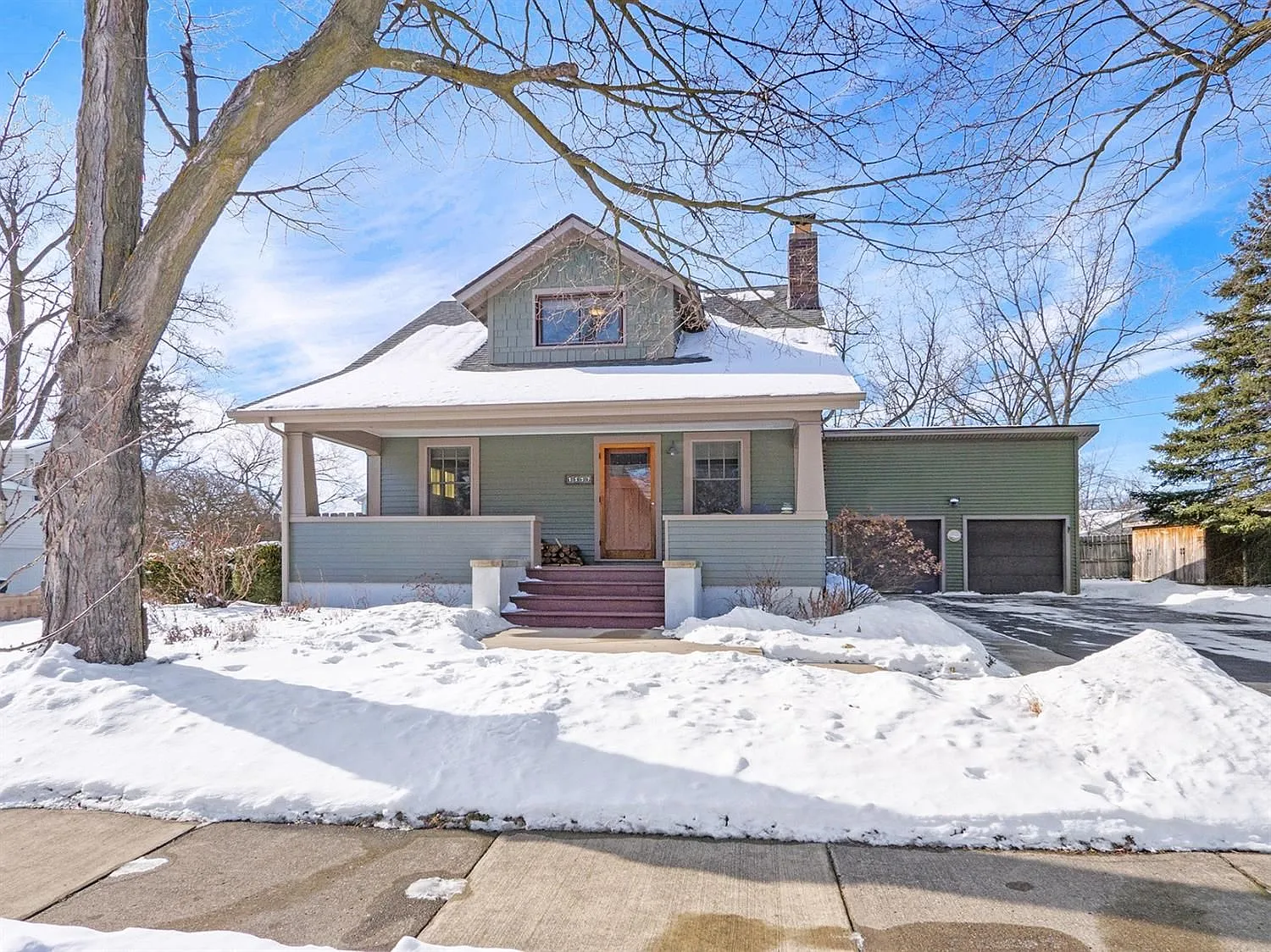 1557 Franklin St photo 1