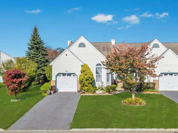 204 Caroline Court, Port Jefferson Station, NY 11776