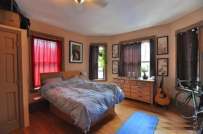 5 bed, 2900 sqft, $1,500 — Photo 4