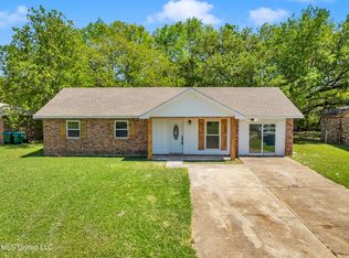 2136 Shadowwood Cir, Gautier, MS 39553