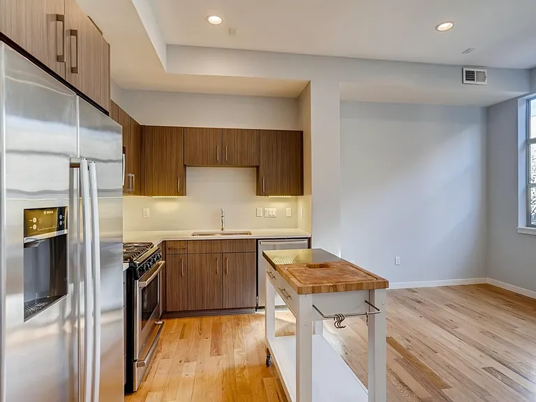 2331 Glenarm Pl — Photo 6