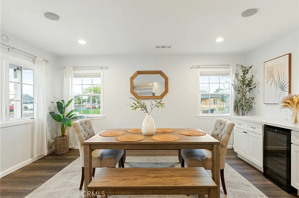3 bed, 1906 sqft, $5,275 — Photo 4