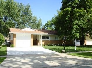 229 Crest Ave, Elk Grove Village, IL 60007
