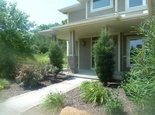 15302 Pine Ridge Dr, Basehor, KS 66007