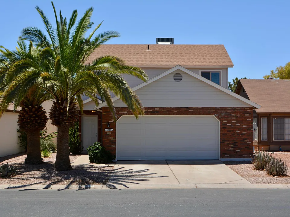 1315 W Straford Dr
