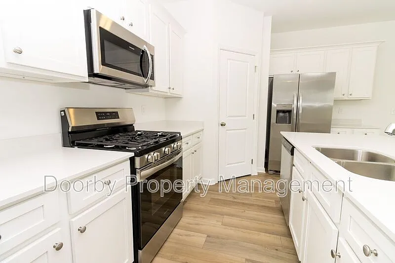 Building Photo - 105 Saddlebred Way
