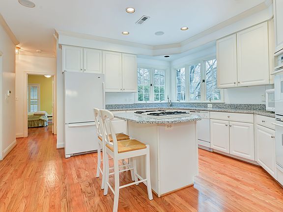 2nd image of 1606 Noral Pl