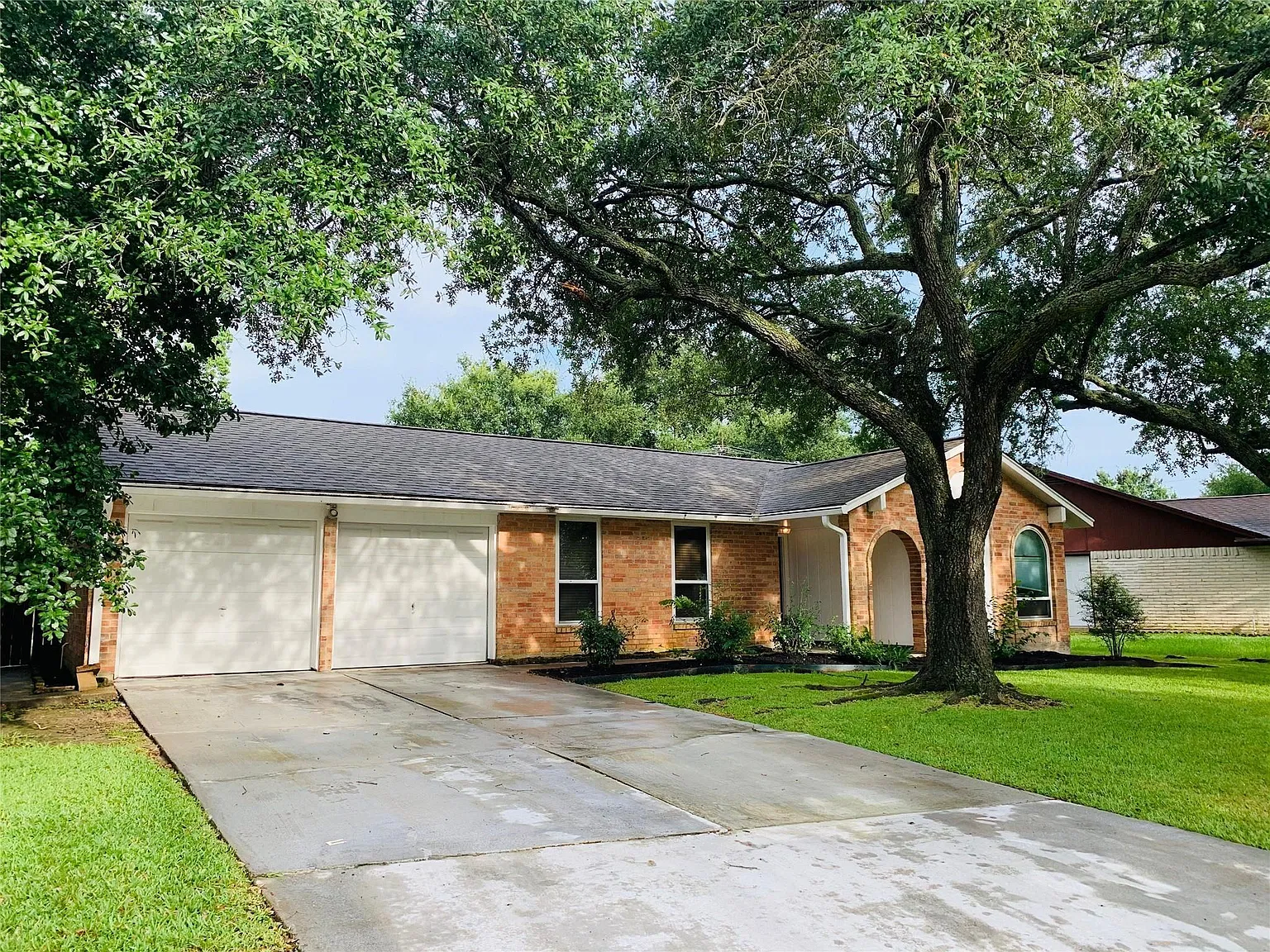 3 bed, 2.0 bath, 1615 sqft, $2,000 — Photo 2