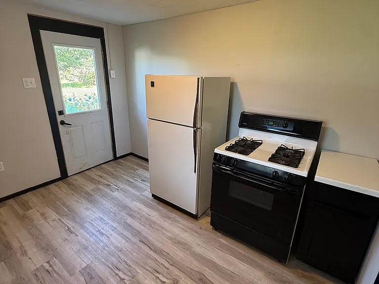 205 Graham St — Photo 3