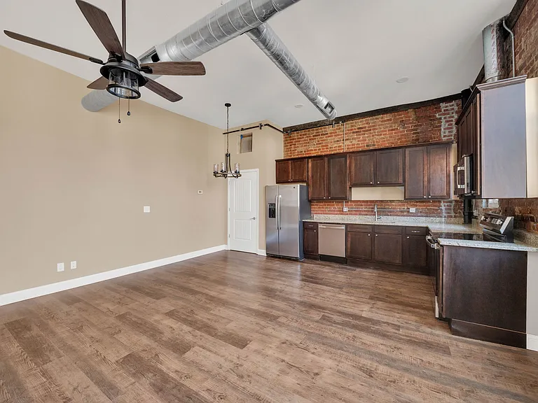 214 Broad St #H — Photo 6