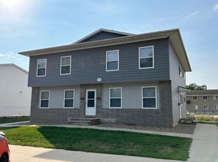 1102 W 20th St, Cedar Falls, IA 50613