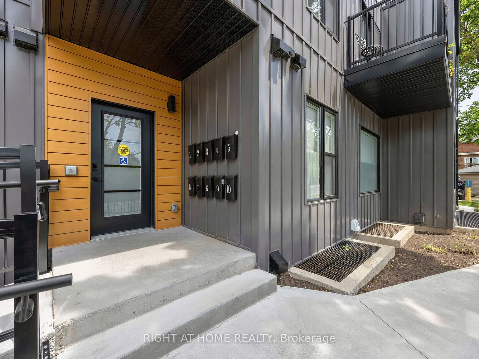Studio, $1,595 — Photo 2