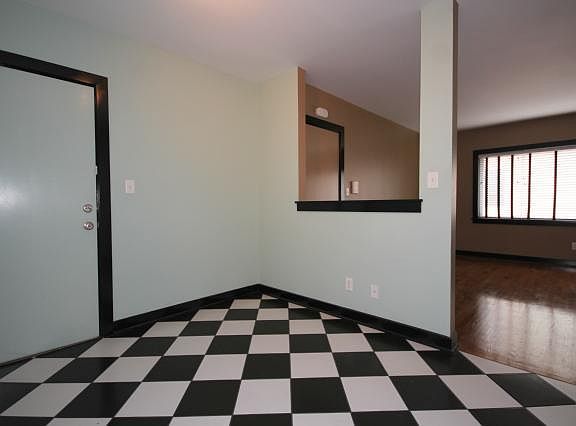 5th image of 4516 Broadway Blvd #304