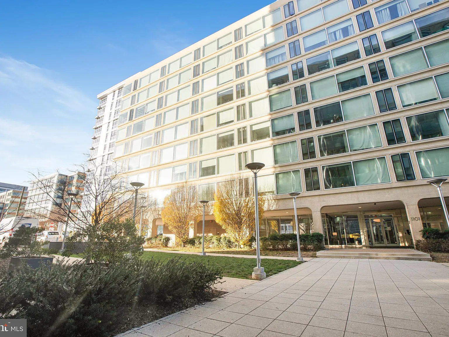 1 bed, 1.0 bath, 528 sqft, $2,200 — Photo 2
