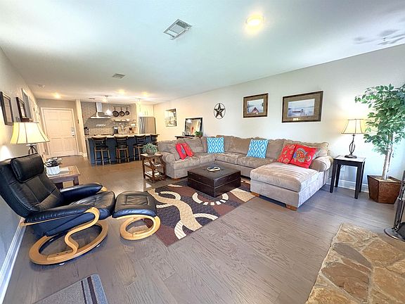 4th image of 604 Highcrest Dr #322