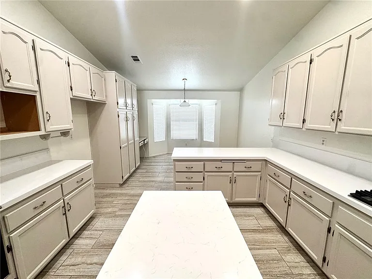 12789 Yorkshire Dr — Photo 11