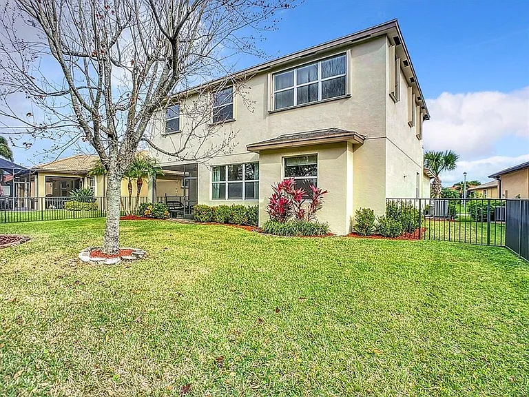 11931 SW Crestwood Cir — Photo 28