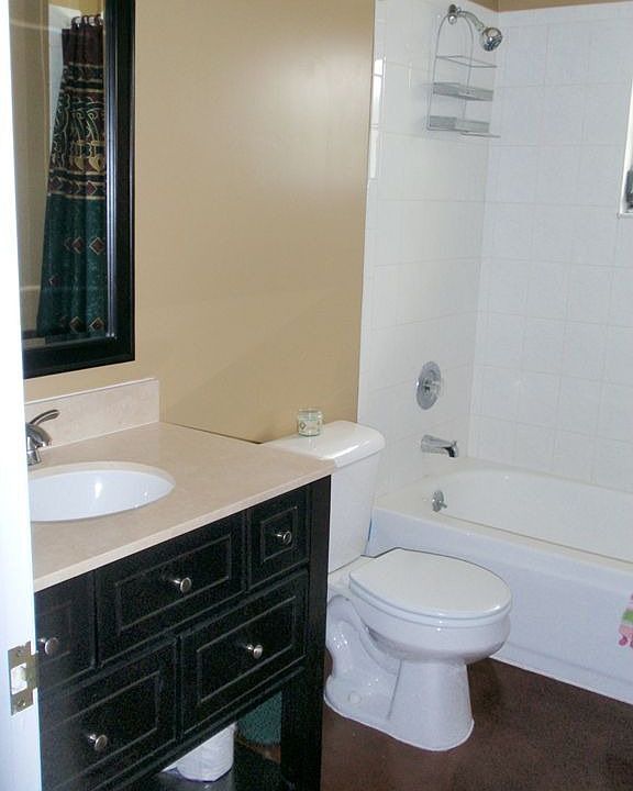 Guest Bathroom: Granite!