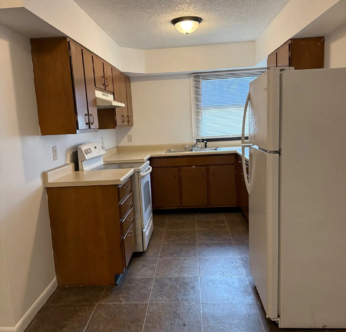 2 bed, 1.0 bath, 925 sqft, $850 — Photo 1