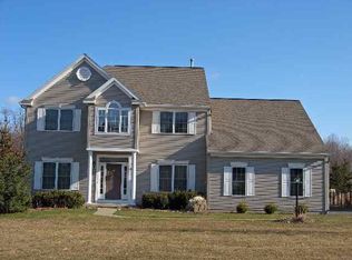 32 Dutch Meadows Dr, Cohoes, NY 12047